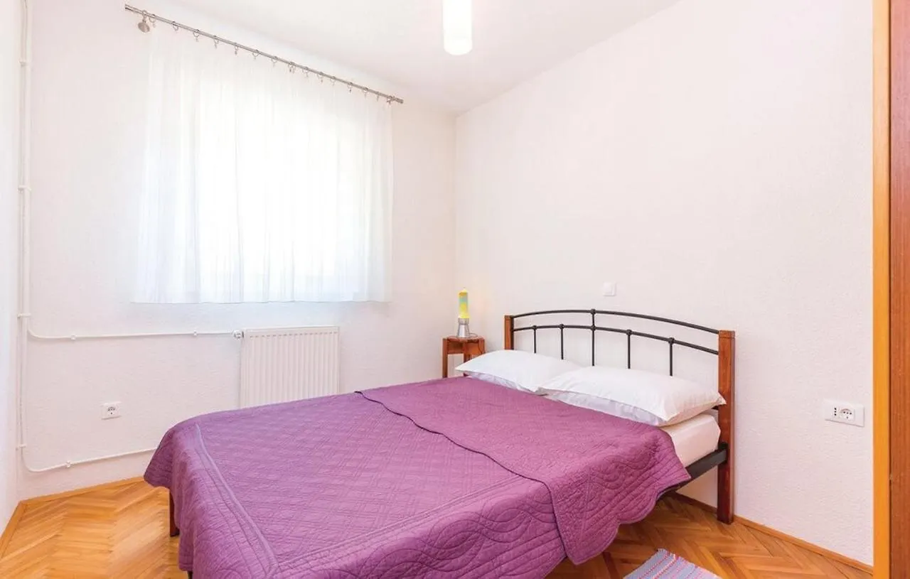 Big White Apartment 诺维·维诺多尔斯基