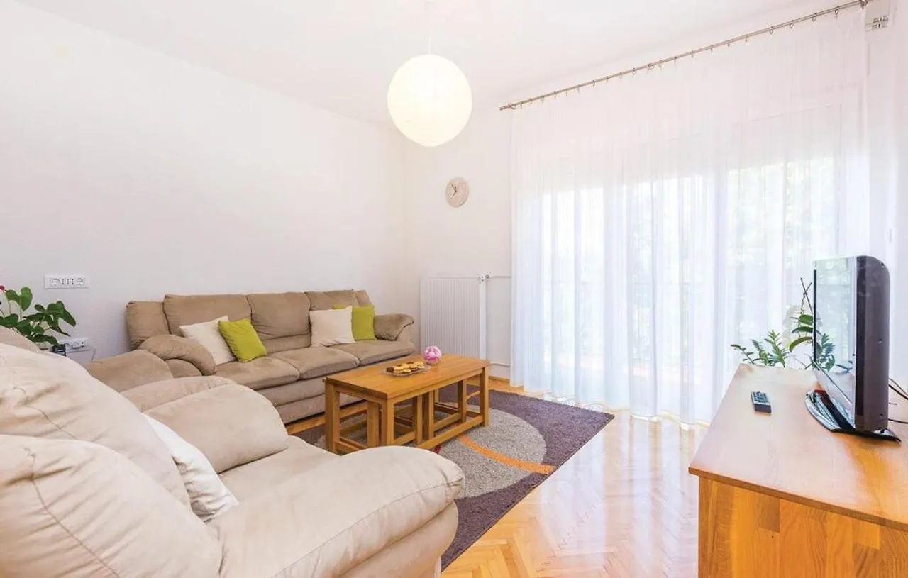 Big White Apartment 诺维·维诺多尔斯基 0*,